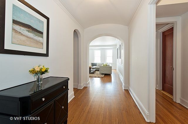 1st image of 431 W Oakdale Ave APT 5A