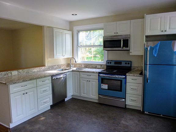 Kitchen w/ new appliances