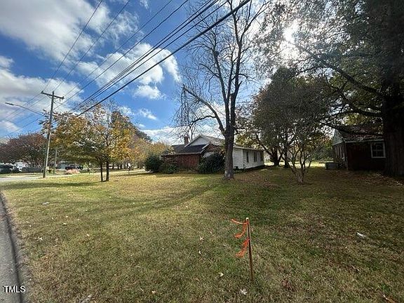 4th image of 626 W Harden St