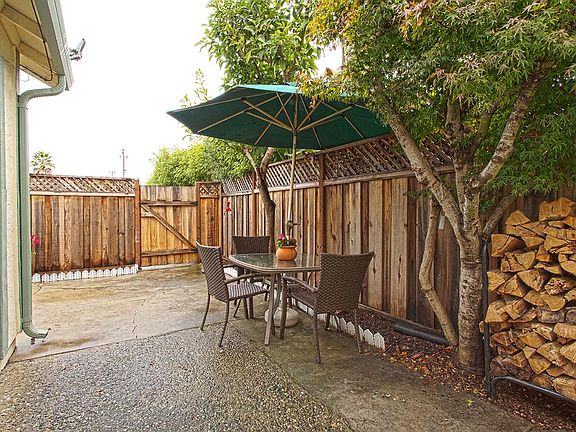 2nd image of 2261 Chanticleer Ave #2261