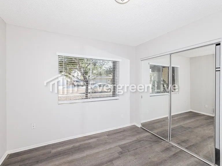 6604 W Christy Dr — Photo 17