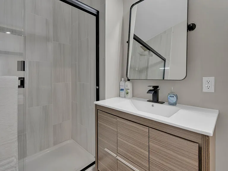 18 Montrose Dr — Photo 23