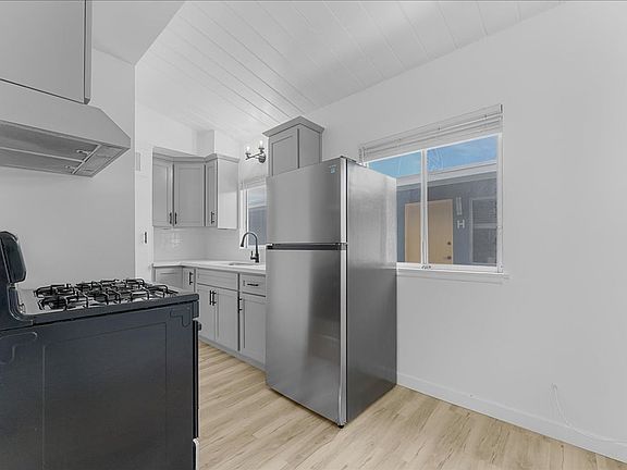 3rd image of 12238 Grevillea Ave APT J
