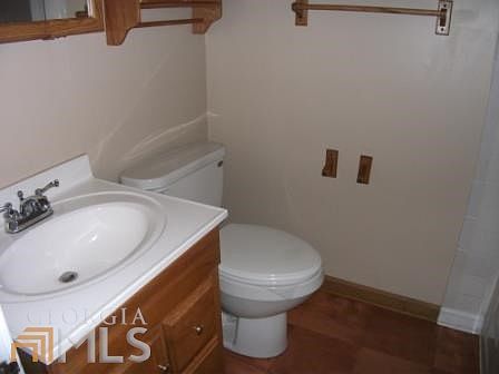 5th image of 765 Elizabeth Dr