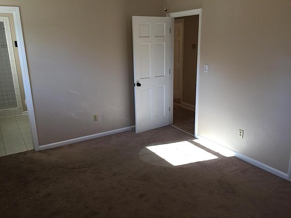 3rd image of 5212 N Lake Dr