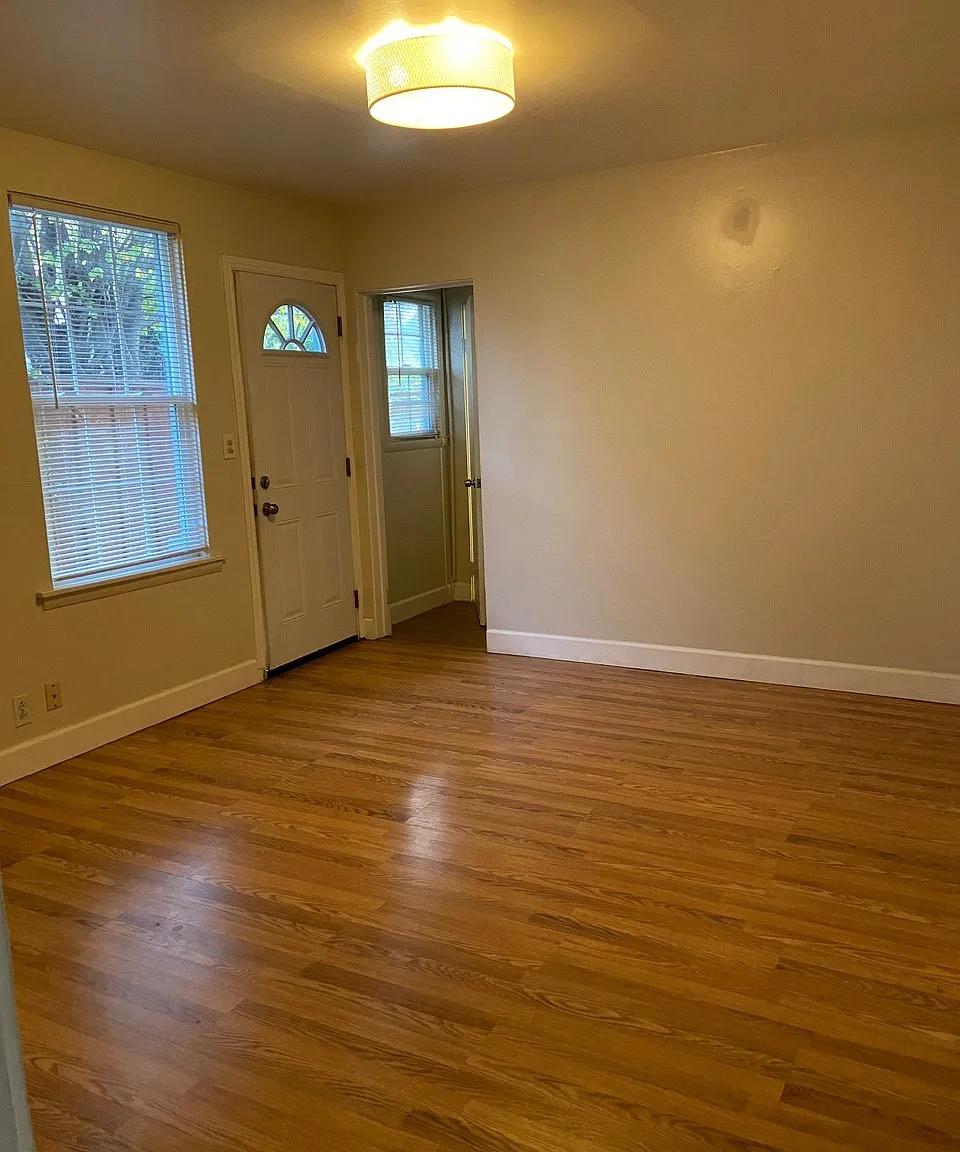 2 bed, 900 sqft, $3,400 — Photo 1