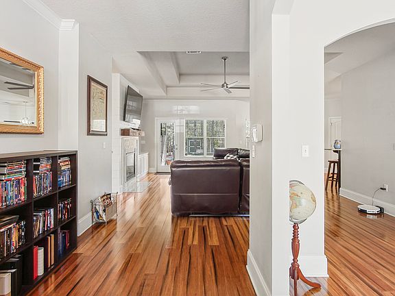 4th image of 906 Symphony Way