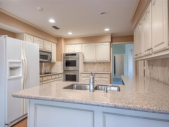 5th image of 9502 Hilldale Dr