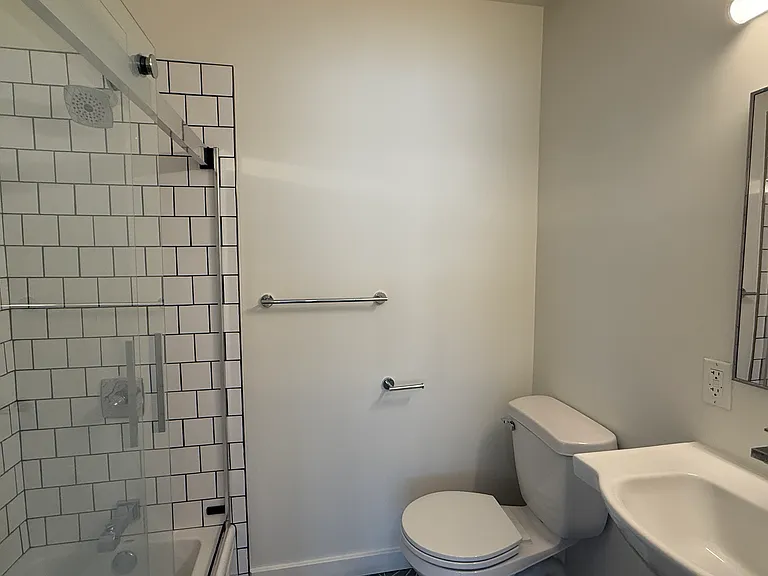 1156 N Madison Ave #7 — Photo 7