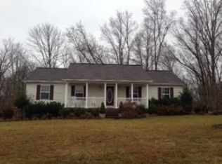 141 Fish Ln, Johnson City, TN 37615