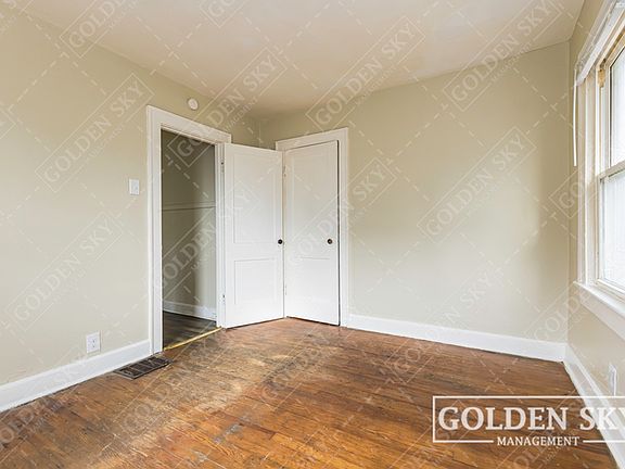 3rd image of 2937 N Kenwood Ave Unit A