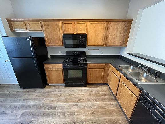 3rd image of 11 Pearl Chambers Ct