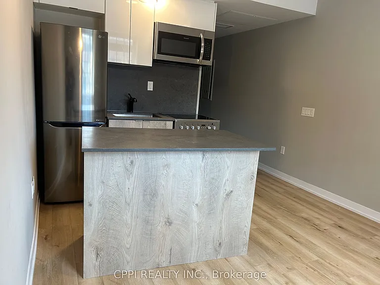 70 King St E #202 — Photo 4
