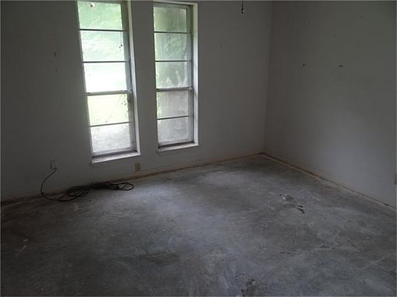 3rd image of 551 N Barbee St