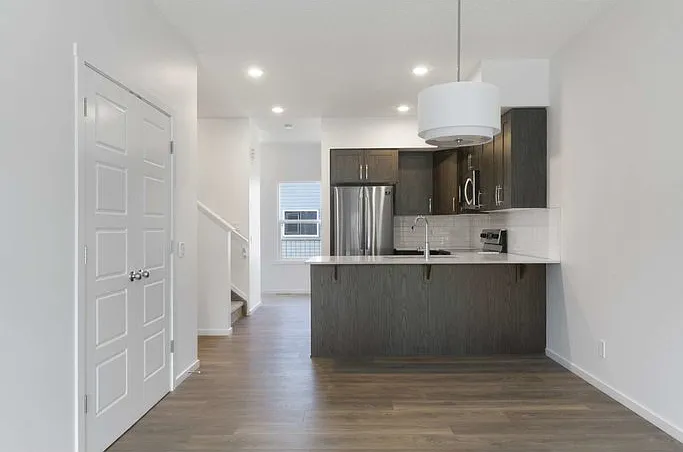 3 bed, 2.5 bath, 1400 sqft, $1,895 — Photo 4