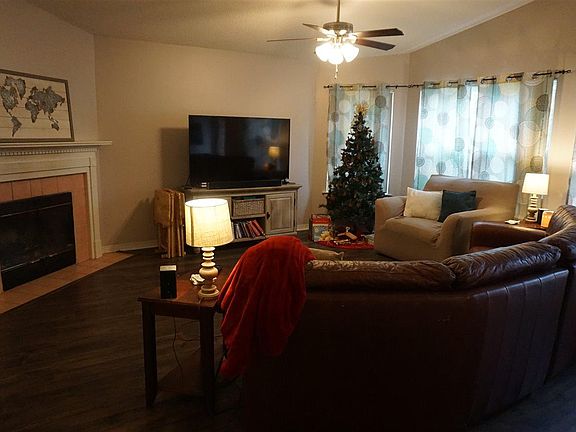 4th image of 2941 Charter Oaks Ln