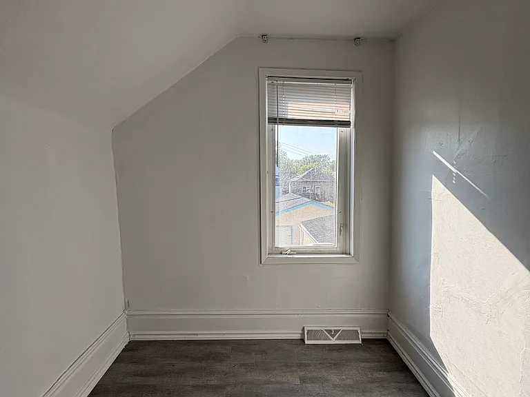 290 Blake St — Photo 9