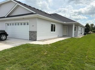 270 Eau Claire Ave SE, Hutchinson, MN 55350