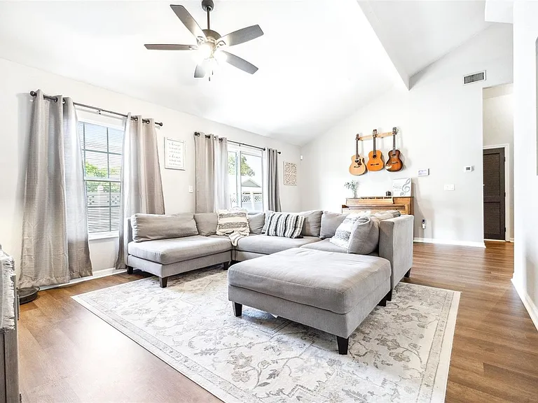227 Madalyn Ct — Photo 1