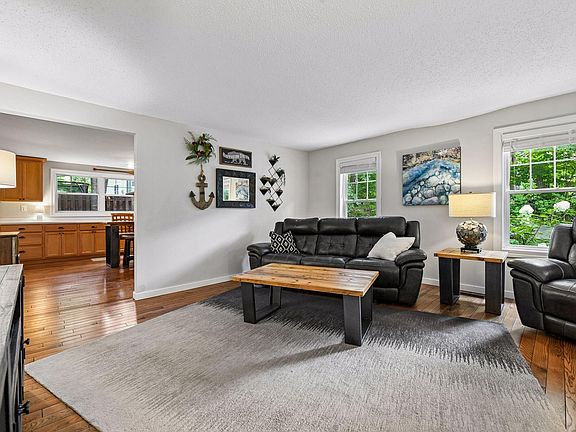 3rd image of 21175 Minnetonka Blvd