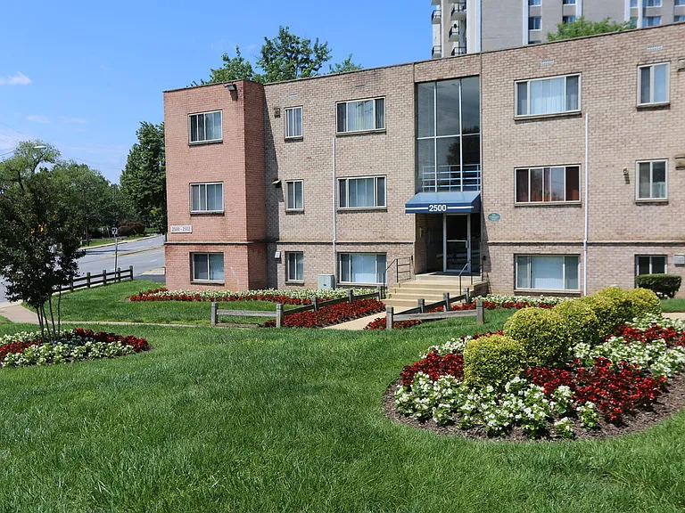 2512 Queens Chapel Rd #203 — Photo 4
