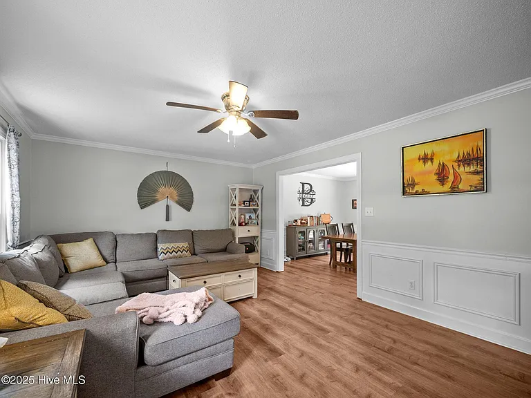 939 Eton Dr — Photo 23