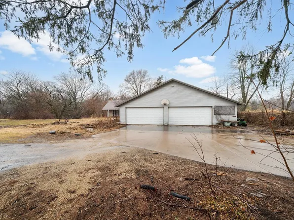 8300 Old River Rd, Rockford, IL 61103