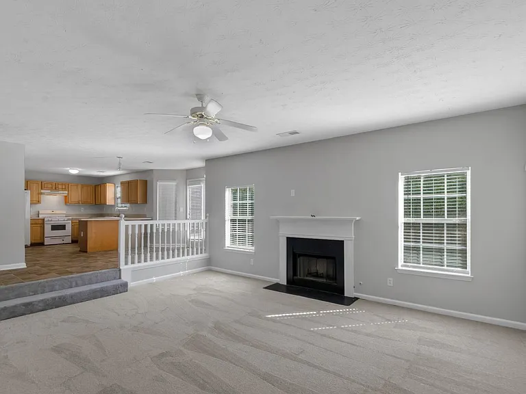 240 Dairyland Dr — Photo 11