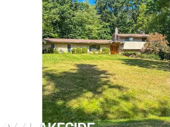 6109 Whispering Oak Dr, Washington, MI 48094