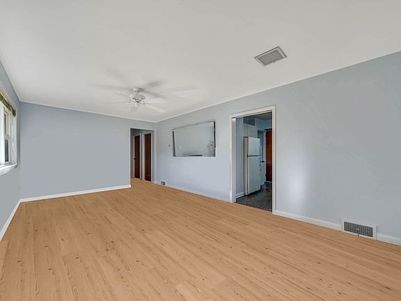 3rd image of 19 Argonne Rd E