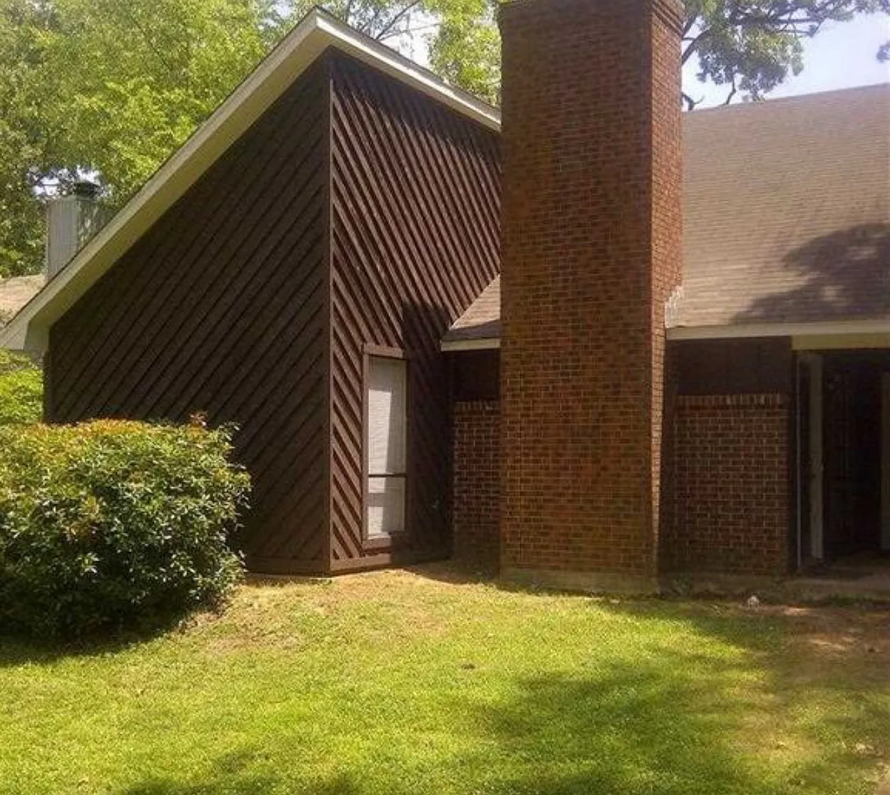 2 bed, 1.5 bath, 940 sqft, $1,350 — Photo 1