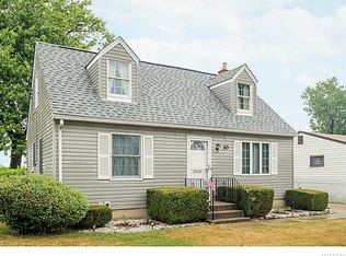 30 Applewood Rd, Cheektowaga, NY 14225