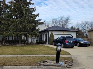 4930 Crest Ct, Country Club Hills, IL