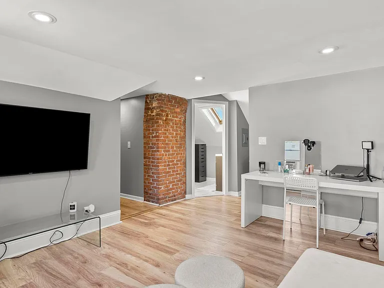 143 Washington Cir #3 — Photo 1