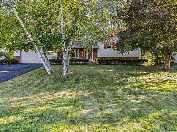 3rd image of 6263 Oakhurst Dr
