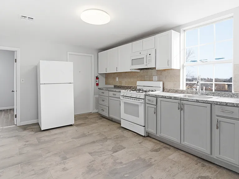 274 Littleton Ave #3 — Photo 4