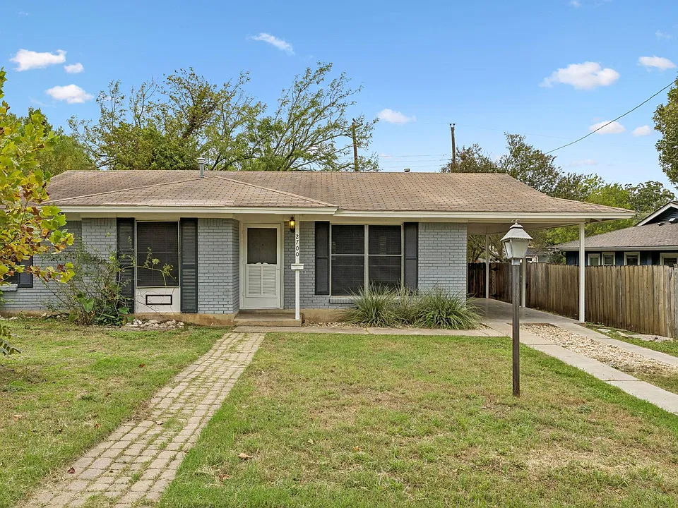 2700 E Side Dr