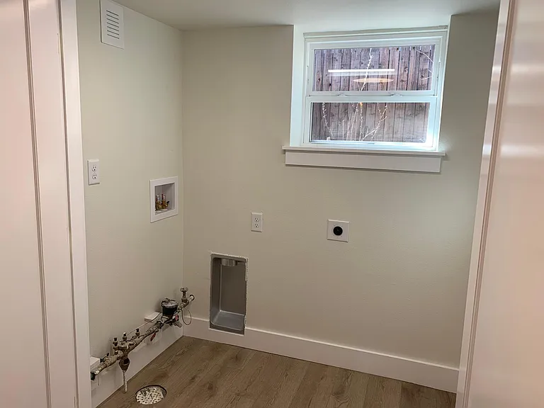2104 S Corona St — Photo 24