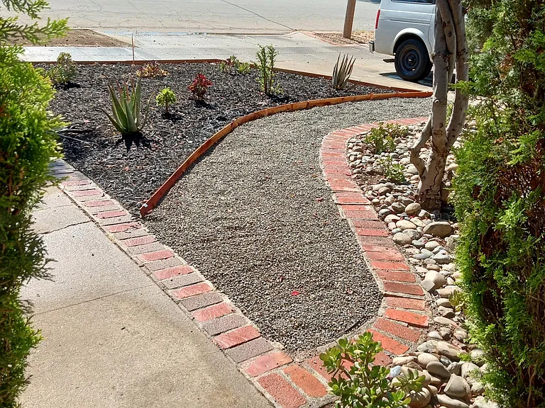 A short cut path to main entrance from the driveway