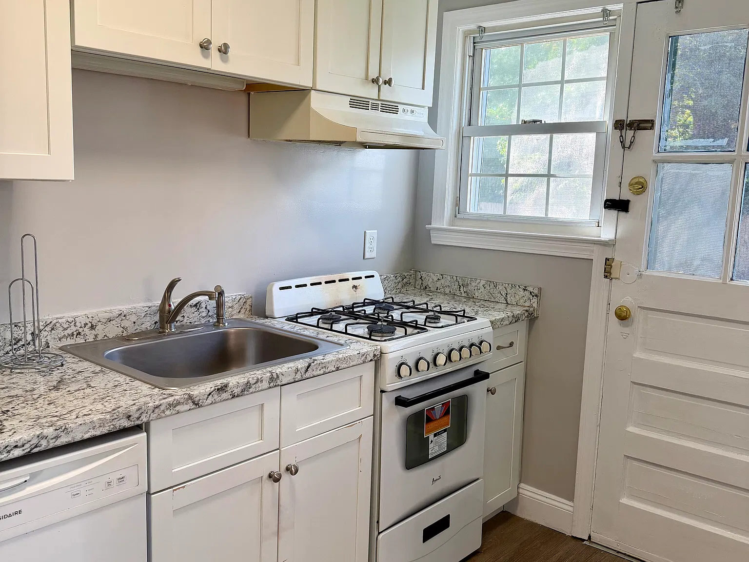 2 bed, 759 sqft, $1,750 — Photo 2