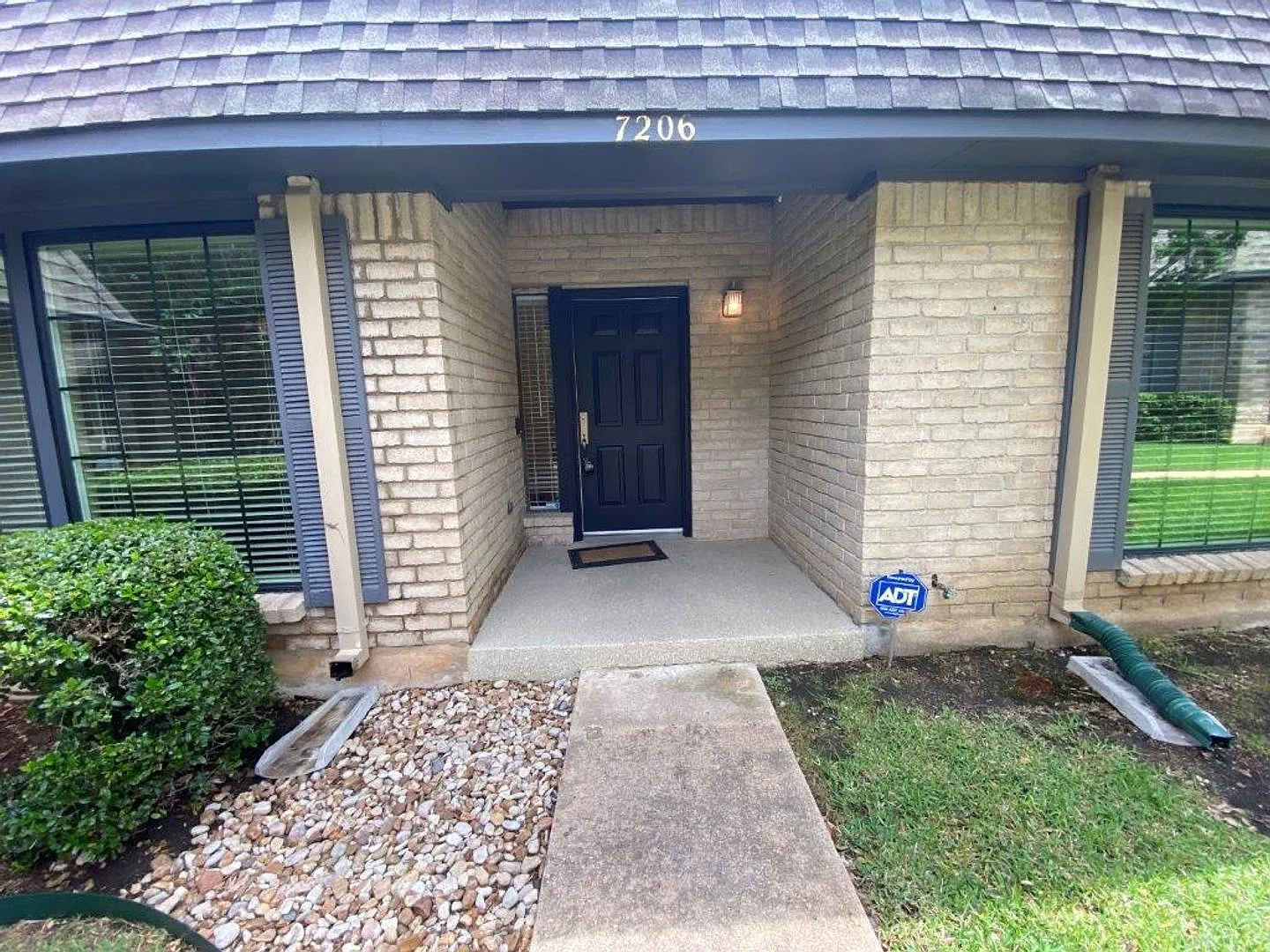 Spacious, upgraded townhome in the desirable Chimney Corners community! — Photo 2