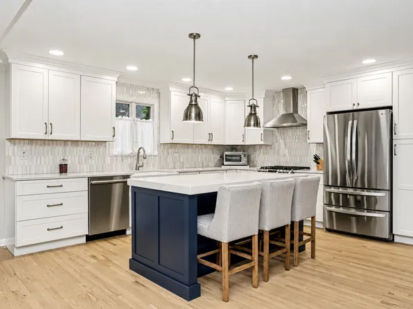 25 Westview Pl, Riverside, CT 06878