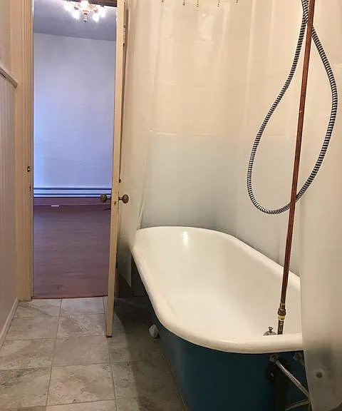 Claw foot tub!