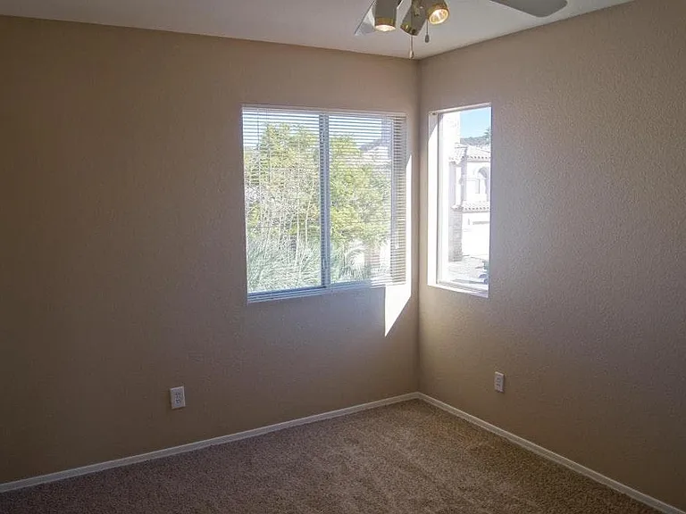 4907 W Wahalla Ln — Photo 8
