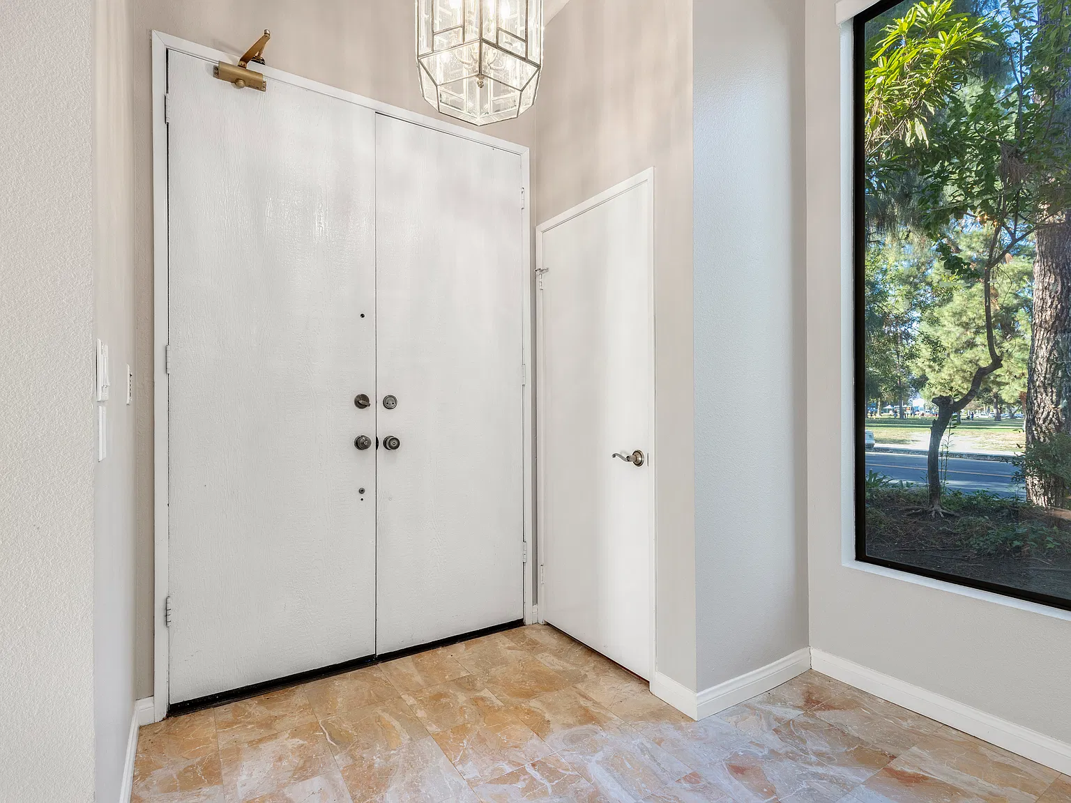 3 bed, 1814 sqft, $4,850 — Photo 2
