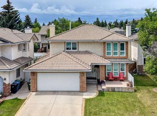 40 E Signal Ridge Ct SW, Calgary, AB T3H2J6