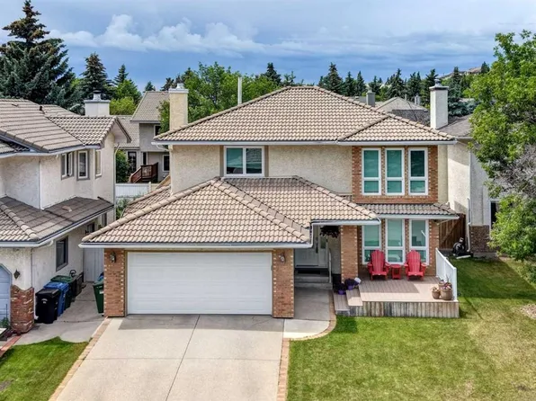 40 E Signal Ridge Ct SW, Calgary, AB T3H 2J6