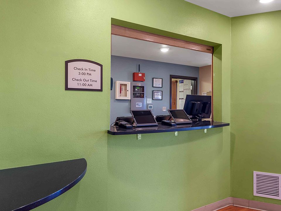 Lobby and Guest Check-in