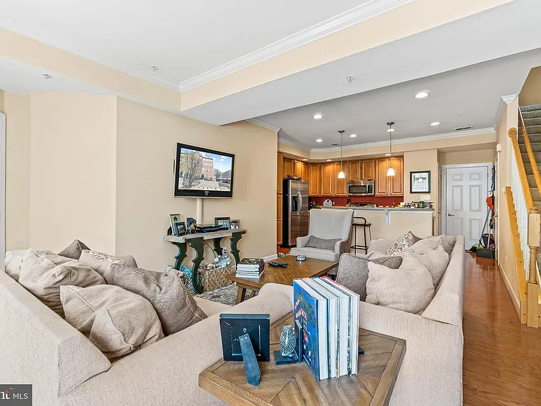 15164 Lancashire Dr — Photo 14