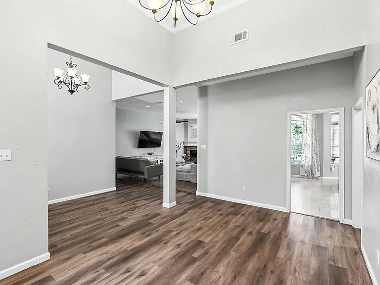 2451 Valley View Dr — Photo 10